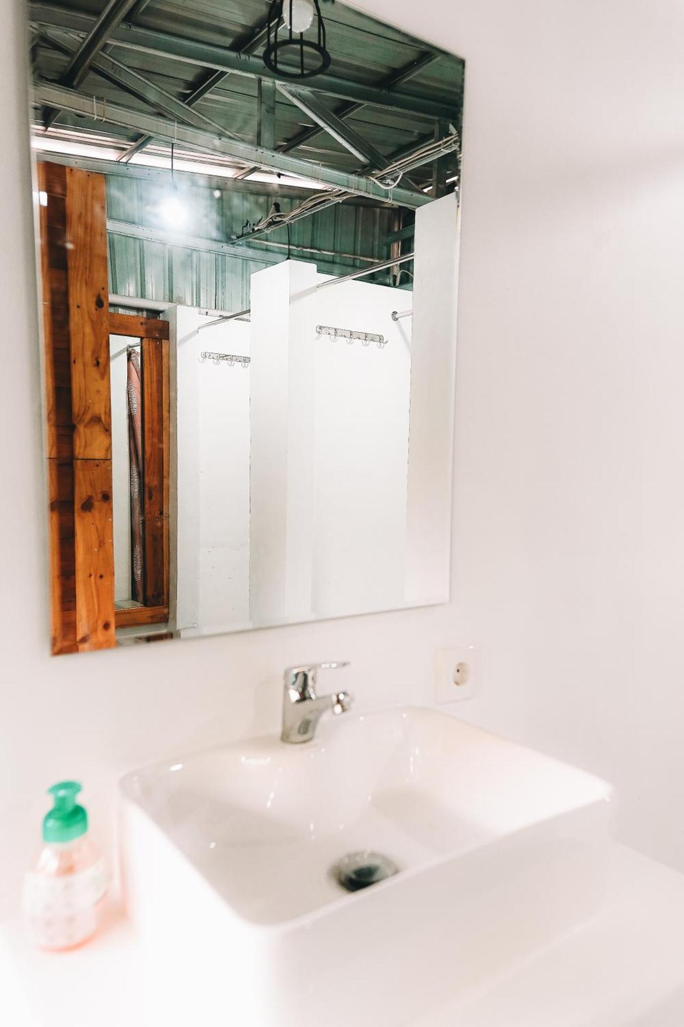 Kokos Hostel Padang City Экстерьер фото